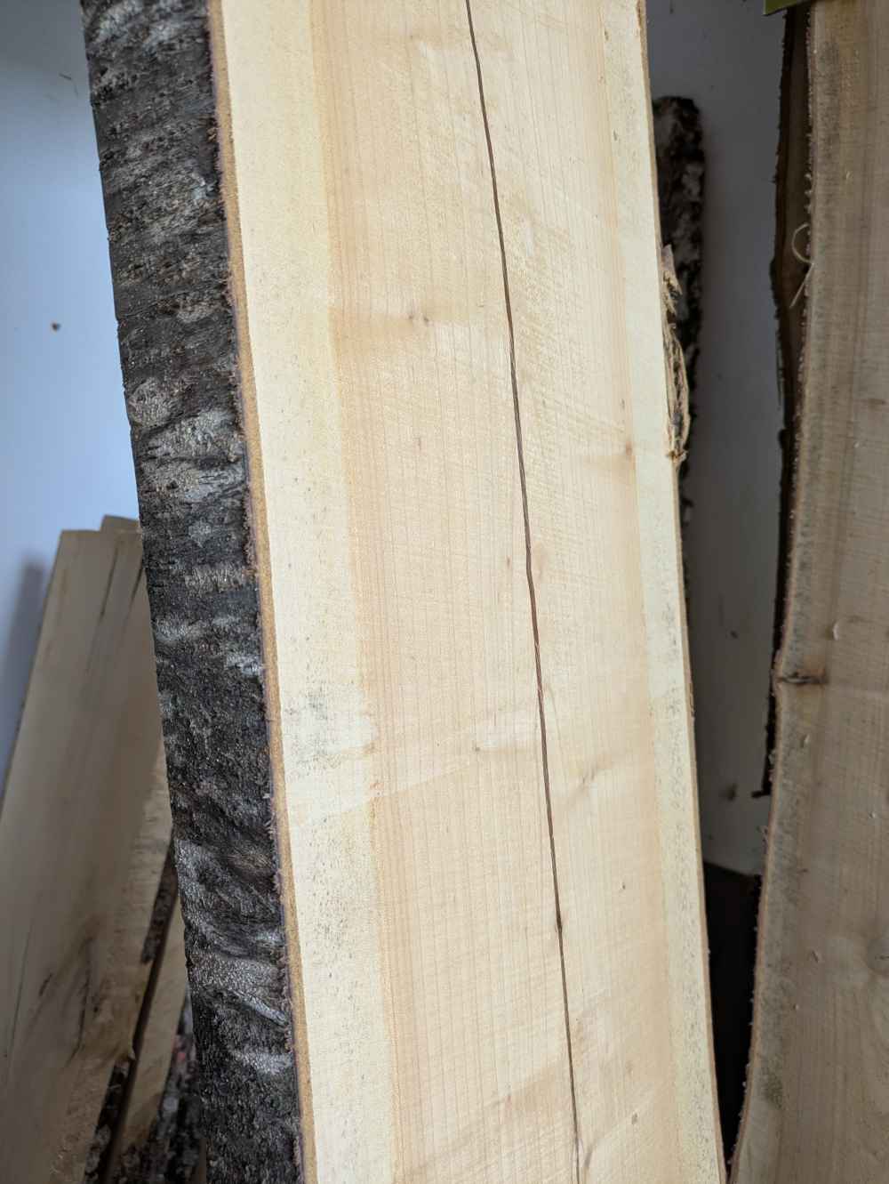 Brett Kirsche mit Rinde