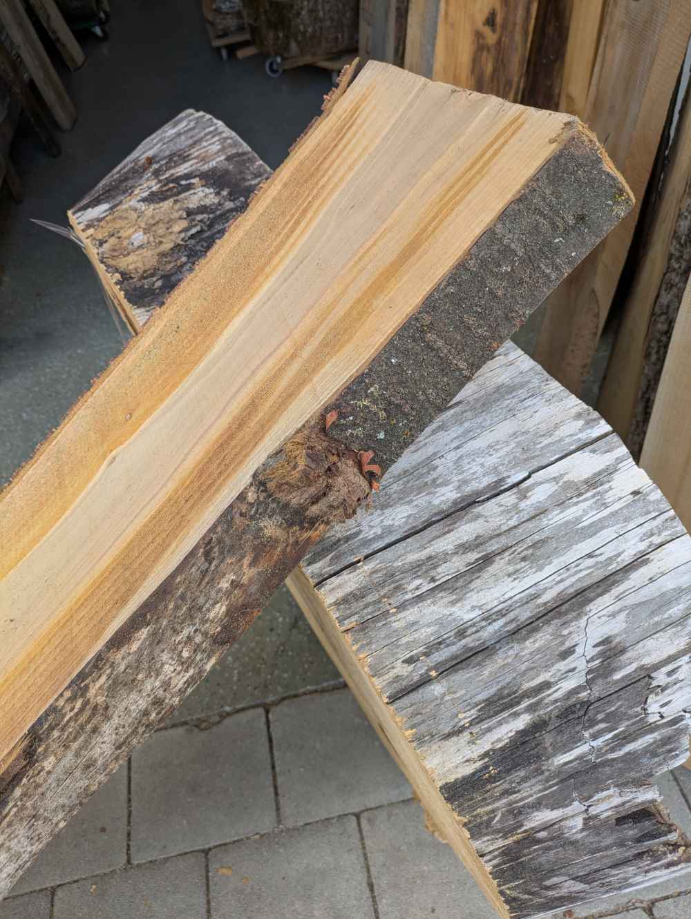 Brett Kirsche mit Rinde