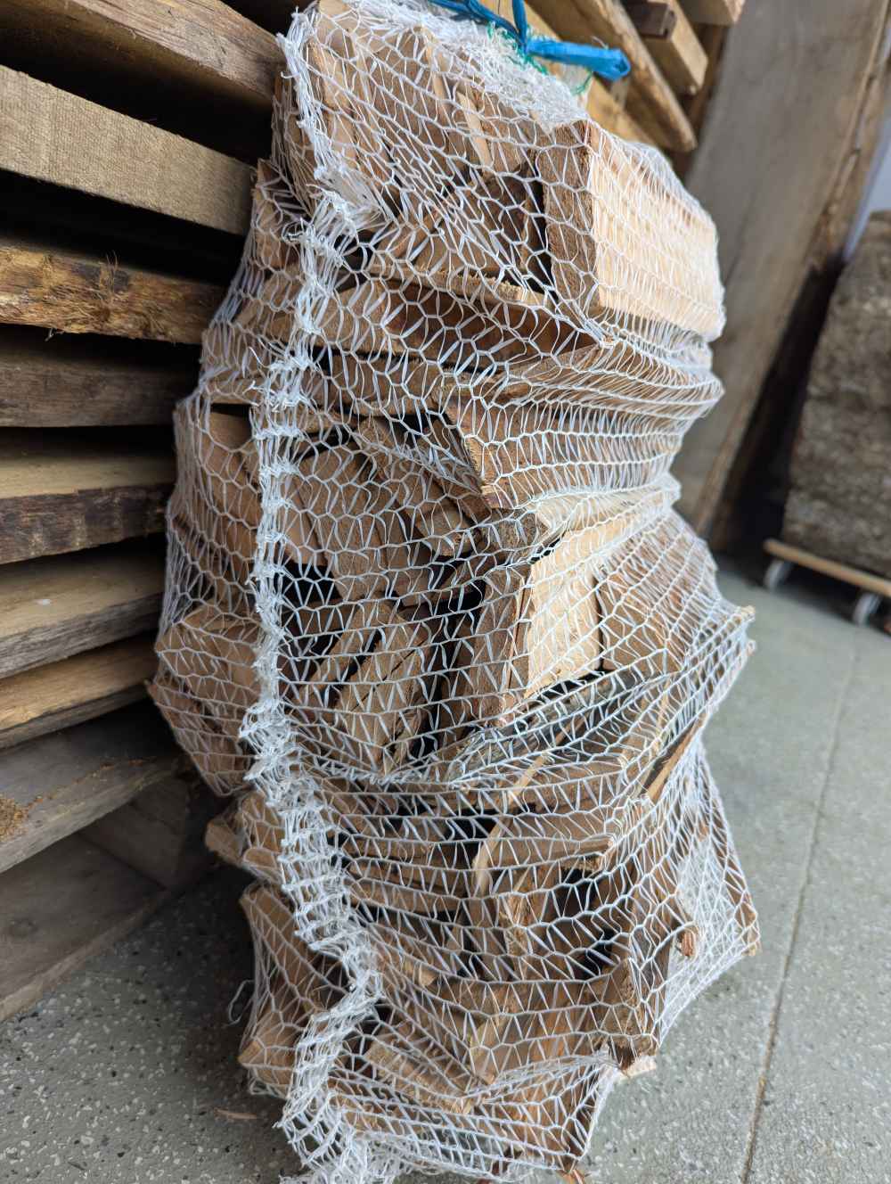 Raschelsack Brennholz