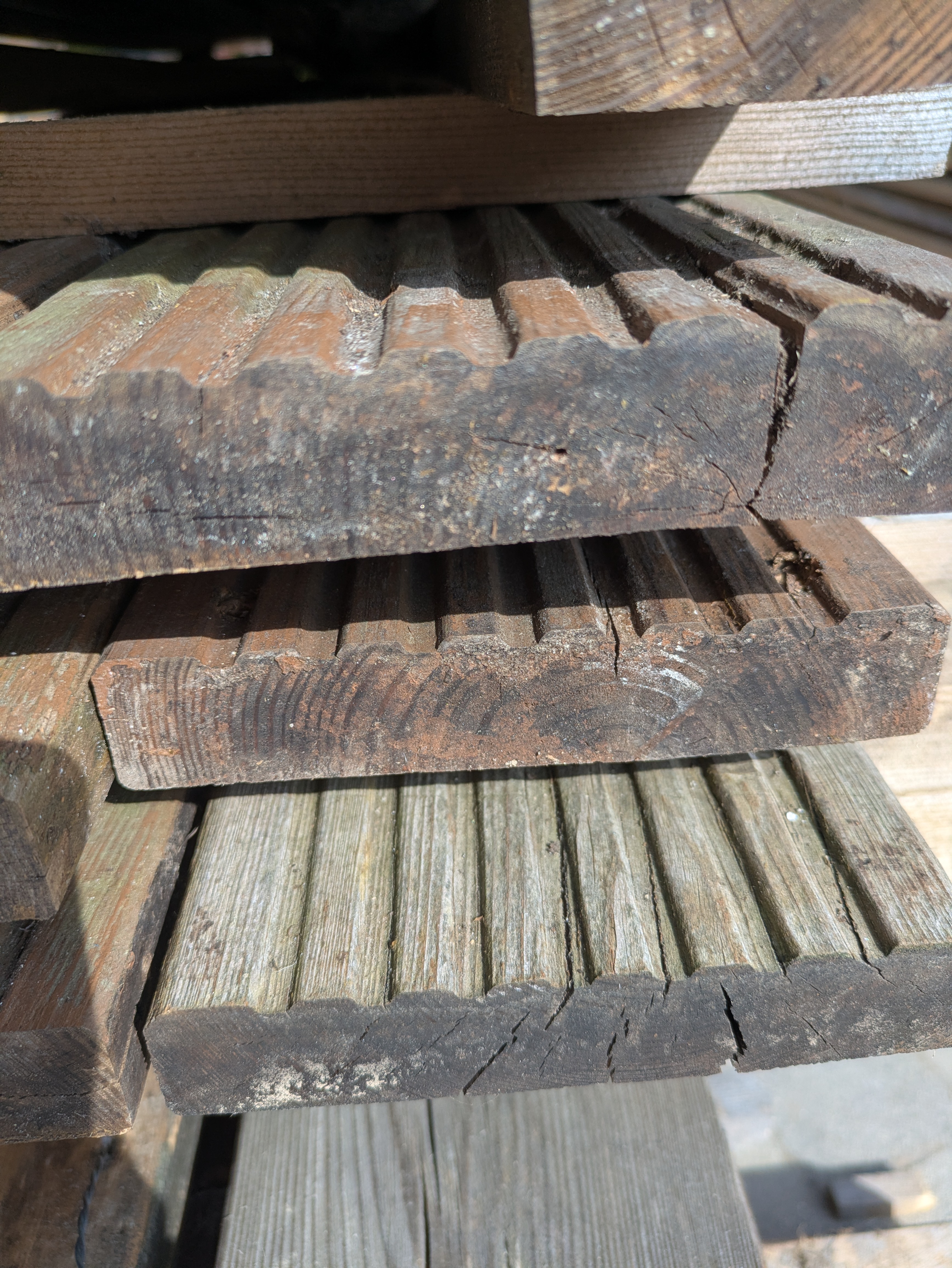 Terrrassendiele geriffelt Lärche