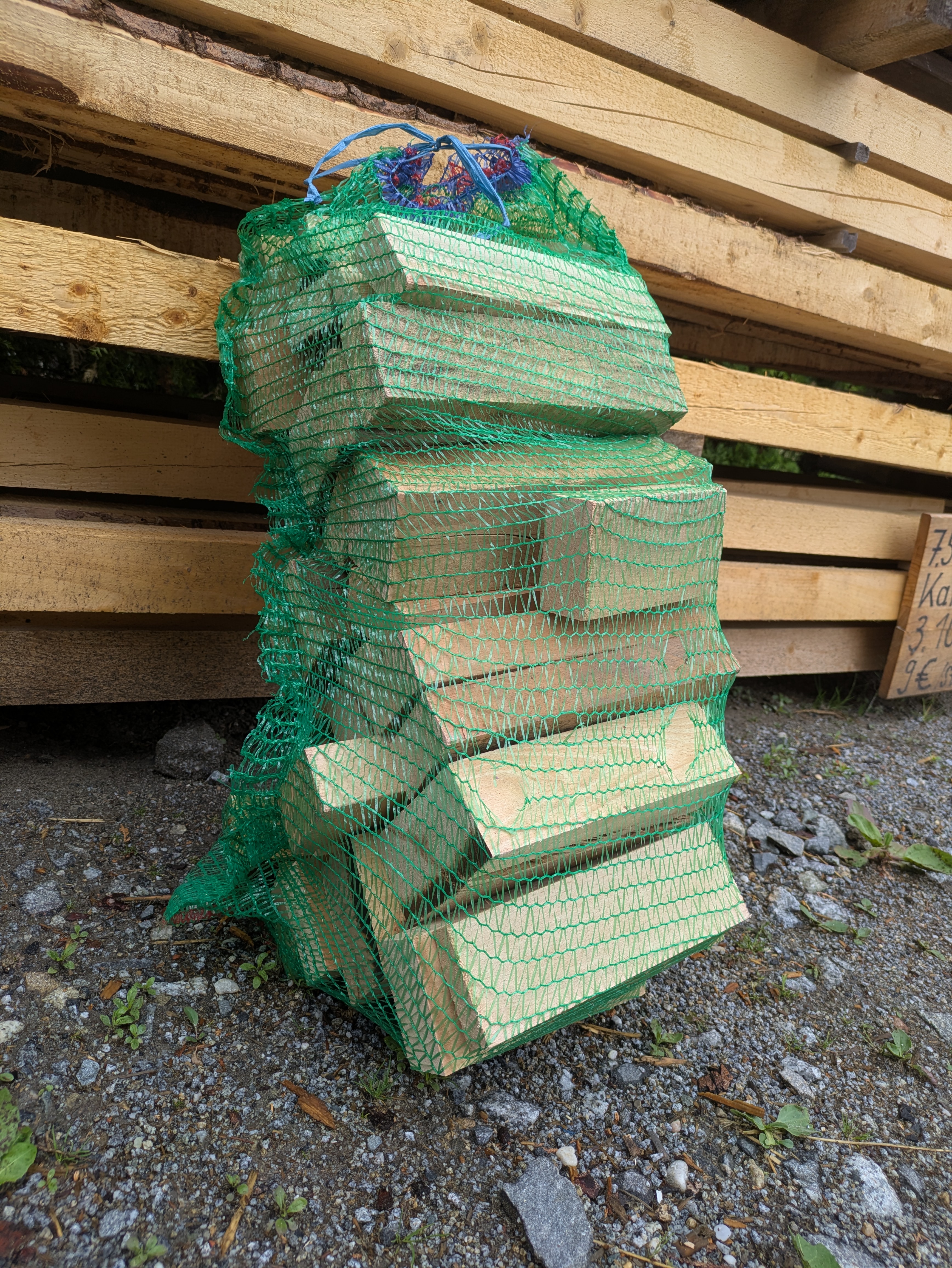 Raschelsack Brennholz Abschnitte