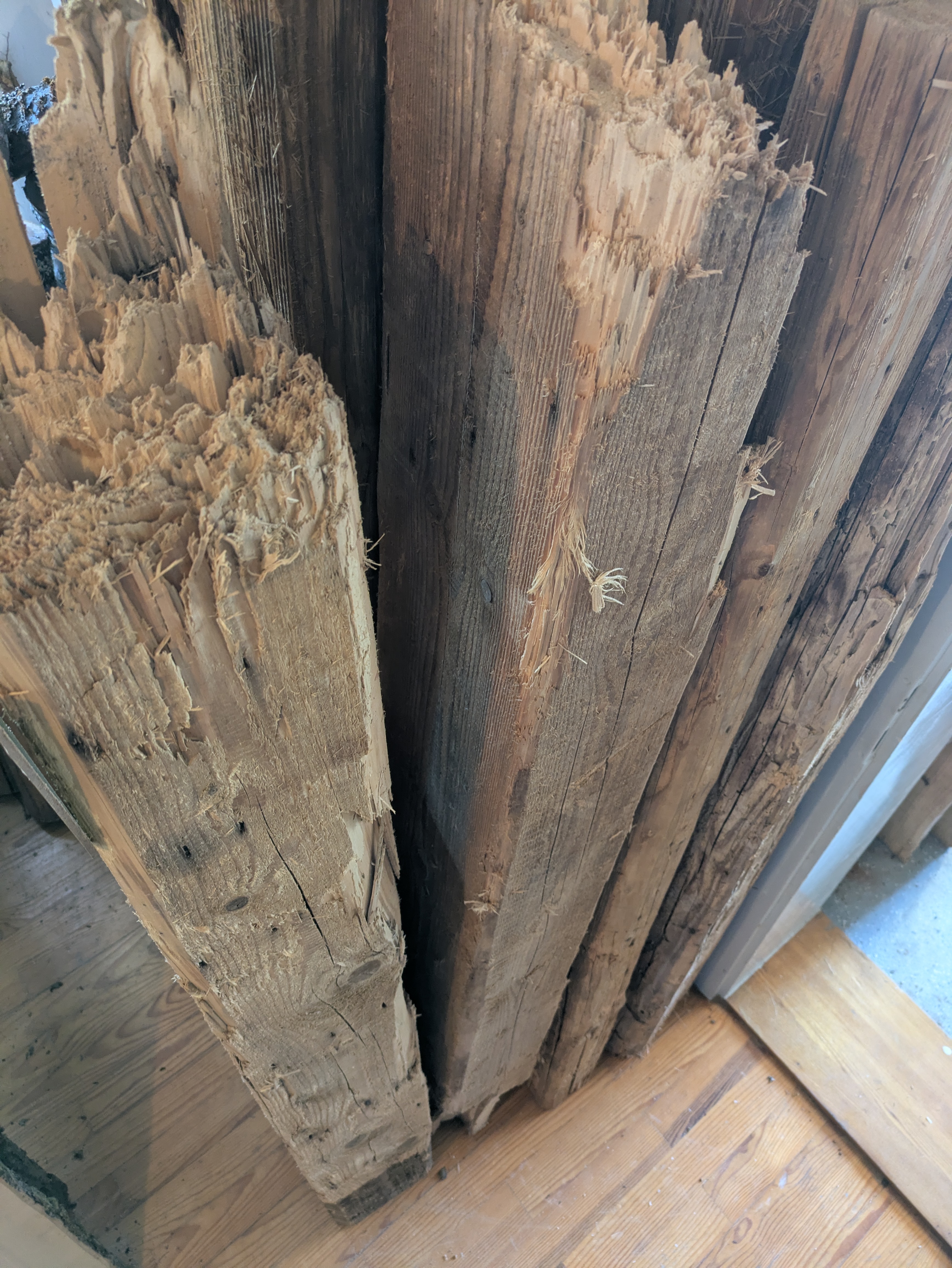 Altholzbalken gebürstet